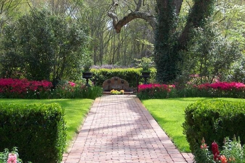 Monmouth Historic Inns And Gardens 60/72