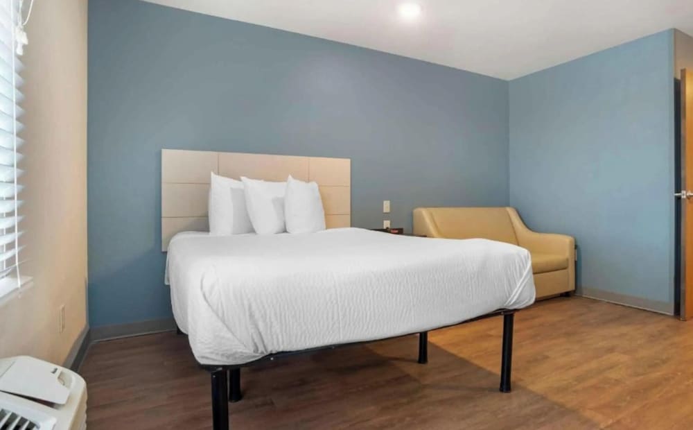Studio 6 Extended Stay Fort Myers FL 26/49