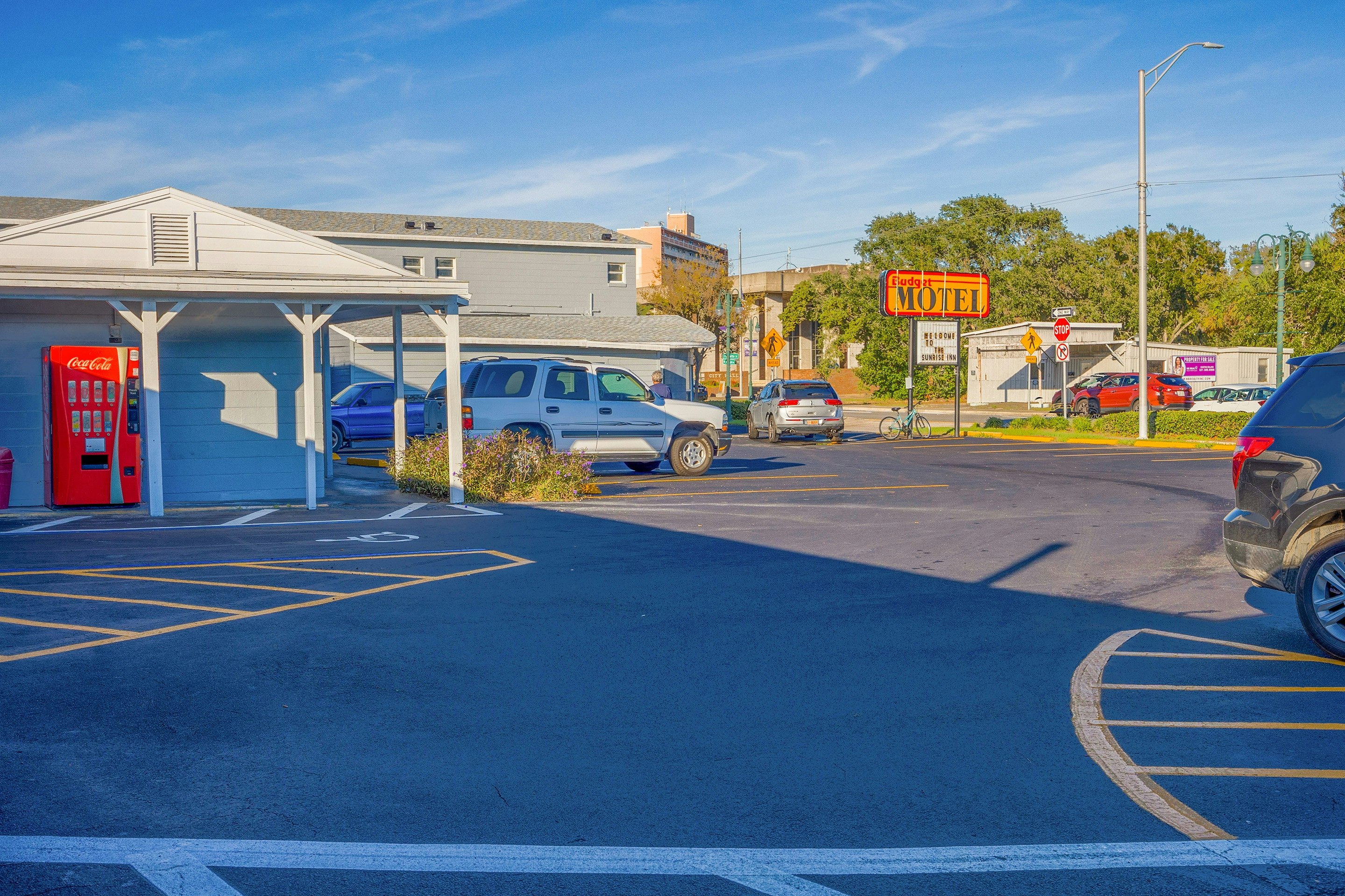 Sunrise Inn by OYO Titusville FL 21/35