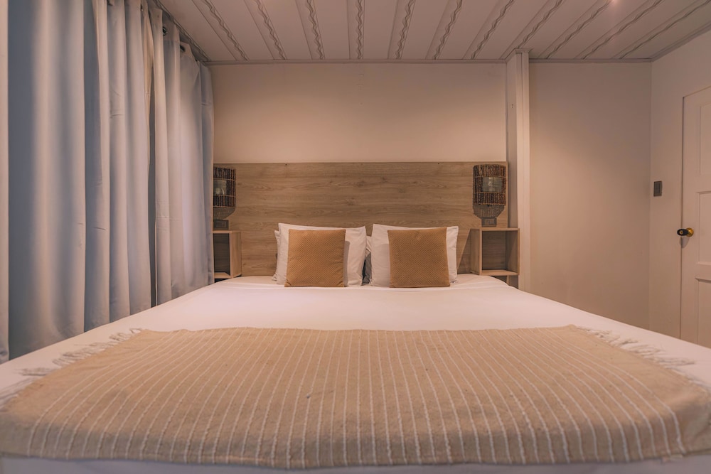 SUPERIOR, DOUBLE BED