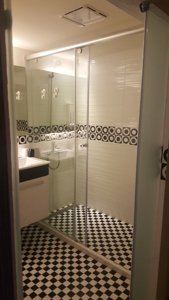 Honey Prince Hotel 7/36