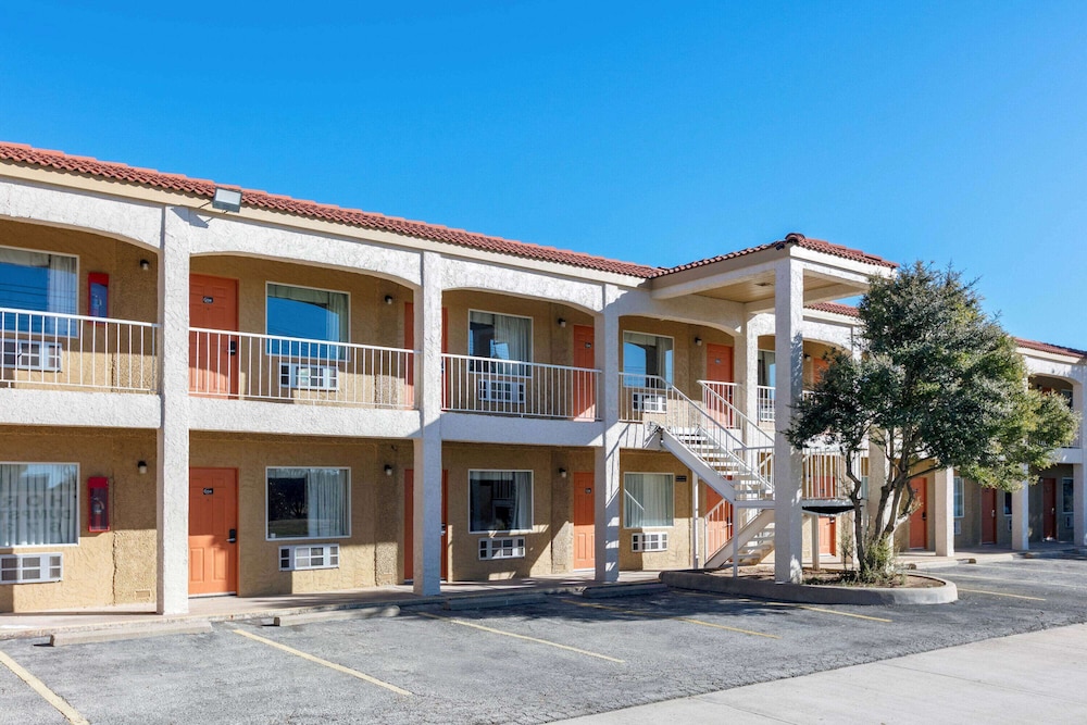 Super 8 by Wyndham Abilene North 1/19