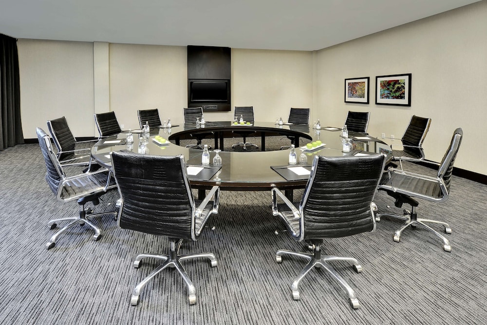 Crowne Plaza Toronto – North York 52/70