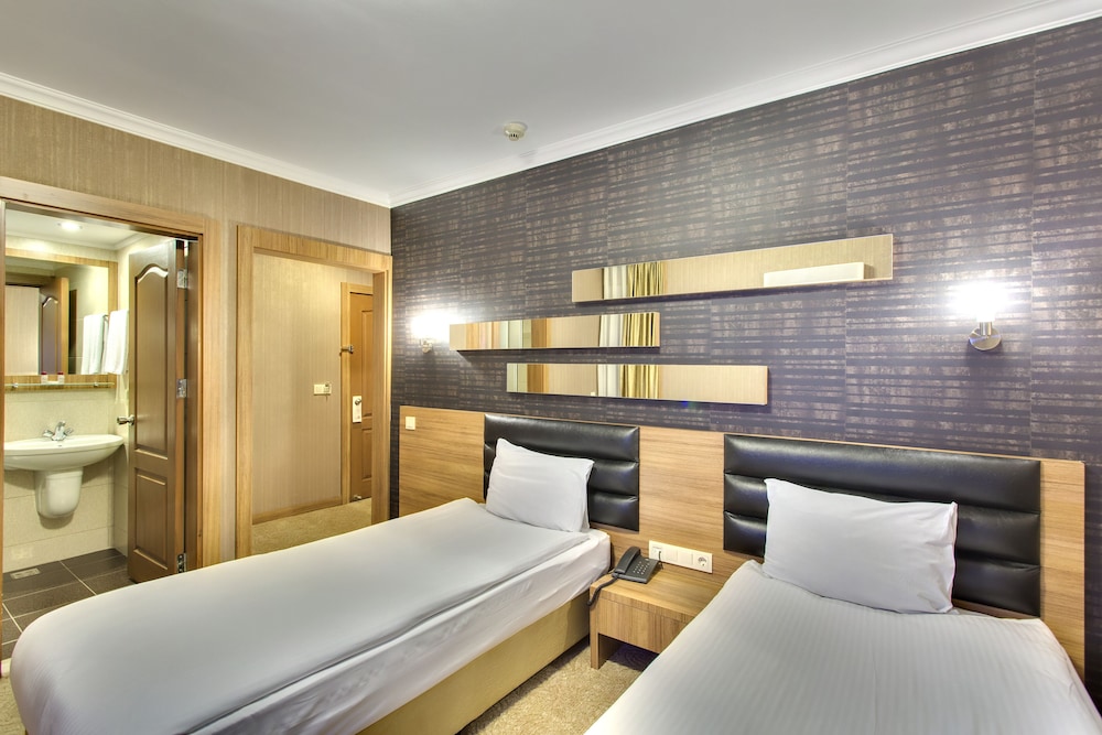ANTROYAL HOTEL 12/50