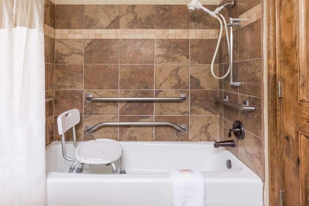Ramada by Wyndham Frisco 31/32