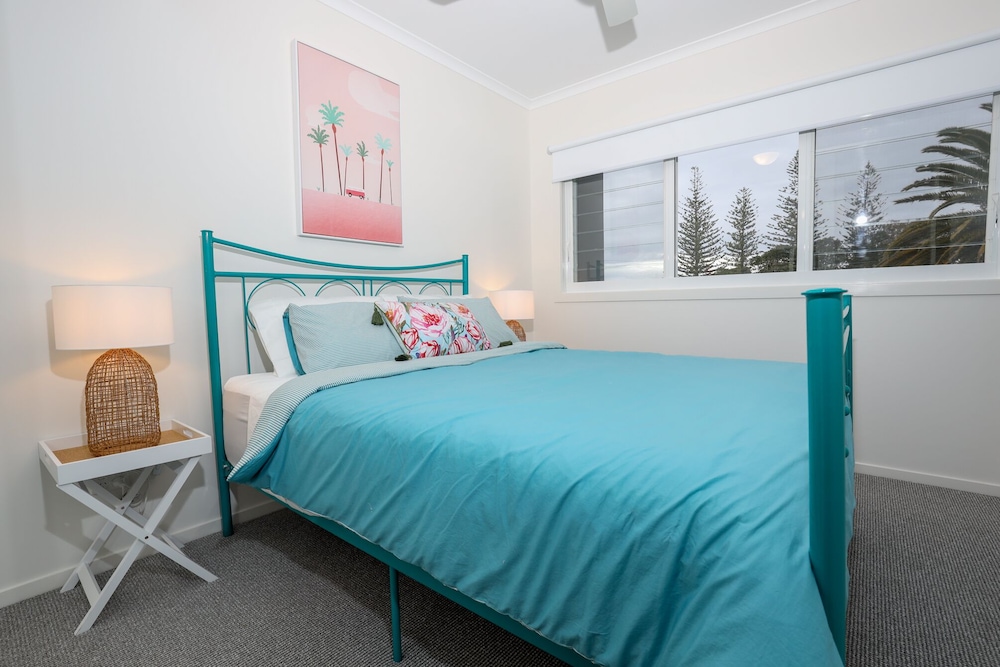 1 Bedroom, Town House, Queen Bed, Marina View, Moby Dick Waterfront Resort Motel 2/3