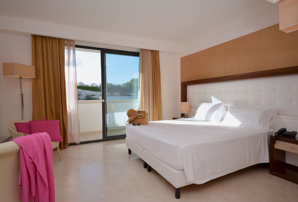 SUPERIOR, DOUBLE OR TWIN BED