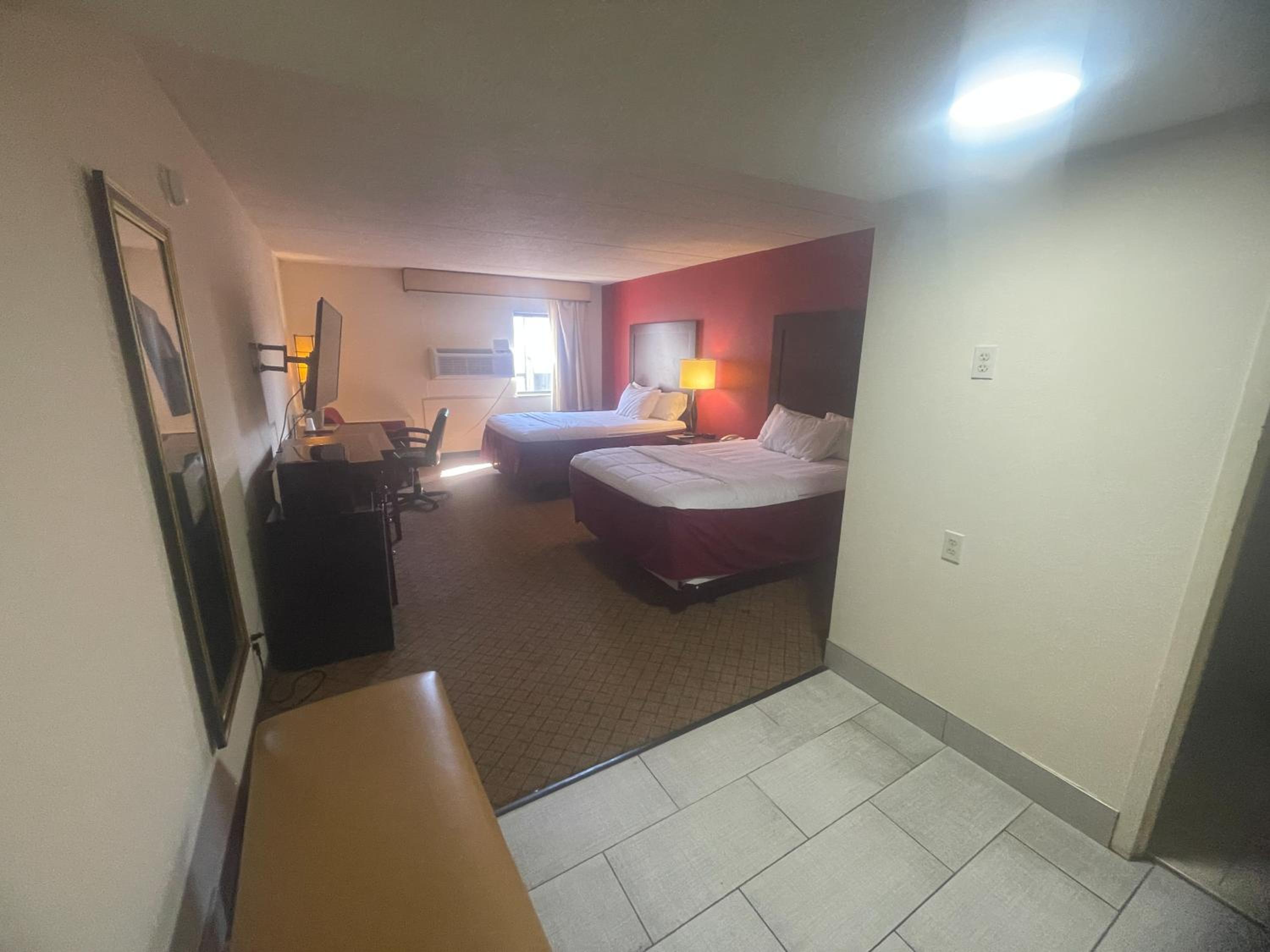 Room, 2 Queen Beds, Pool View