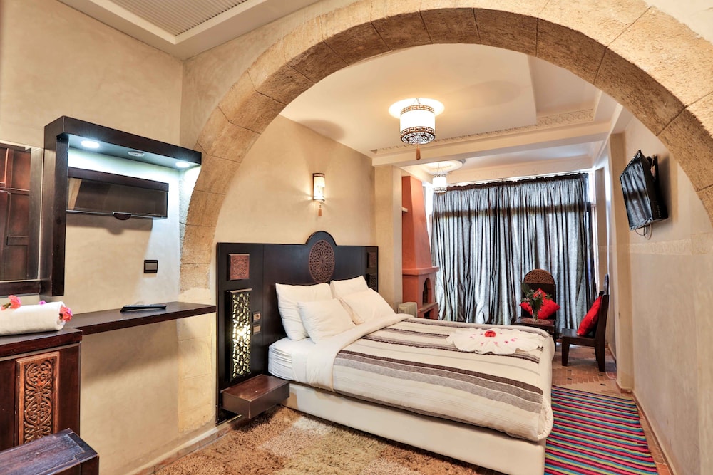 Riad Nakhla 12/62