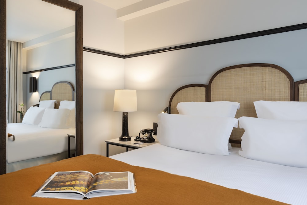The Chess Hotel 24/44