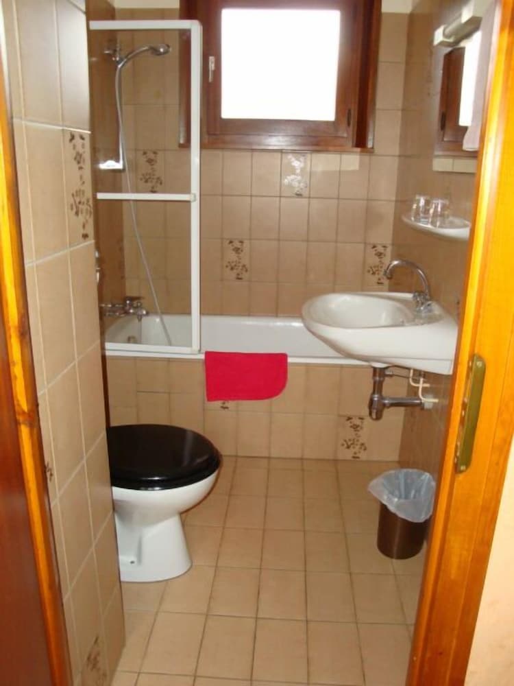 Hotel Les Touristes 35/35