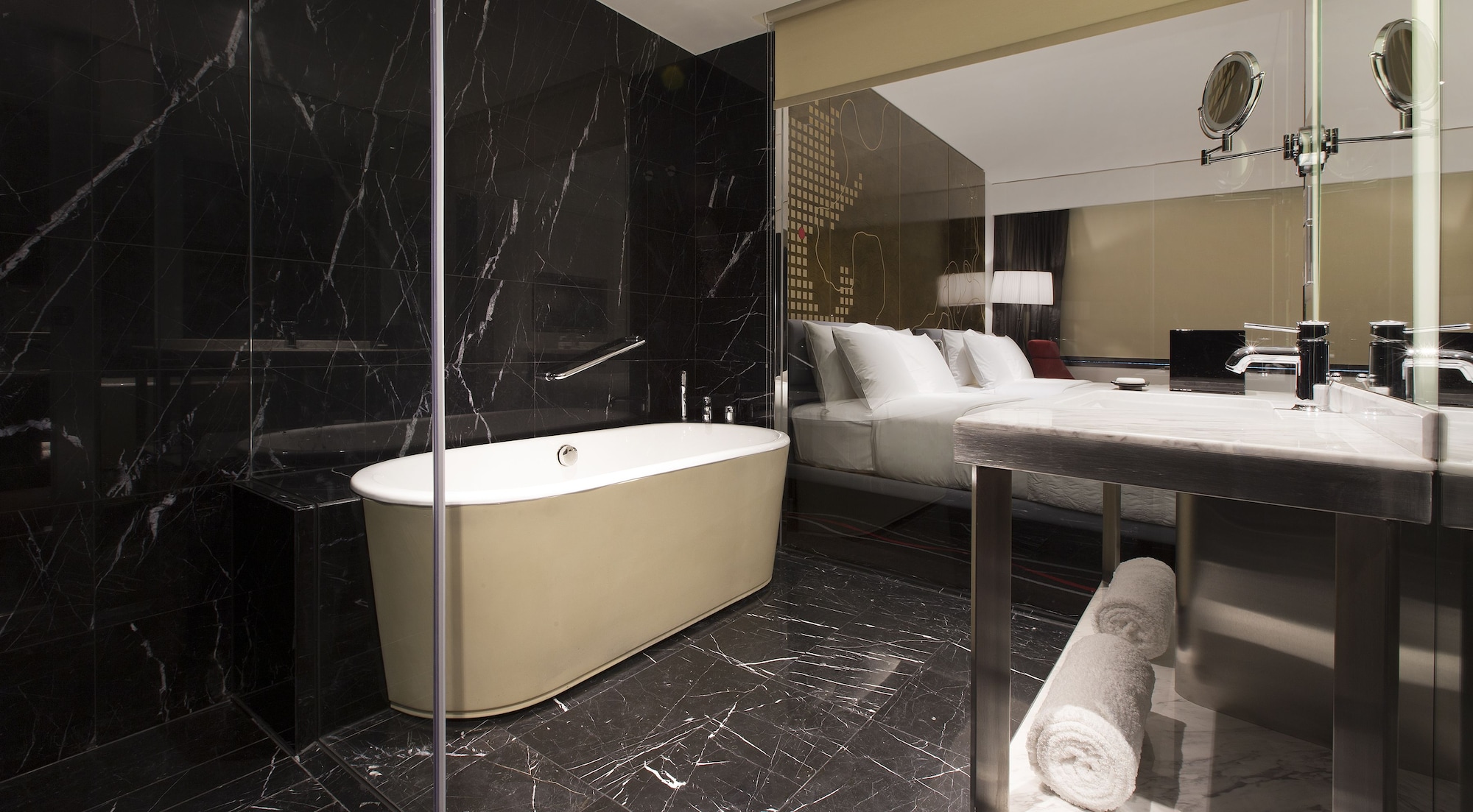 1 Bedroom, Club, Suite, King Bed, River View, Le Meridien Saigon 9/10