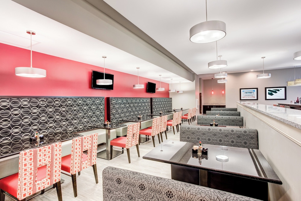 Holiday Inn Hotels And Suites Lafayette North 43/55