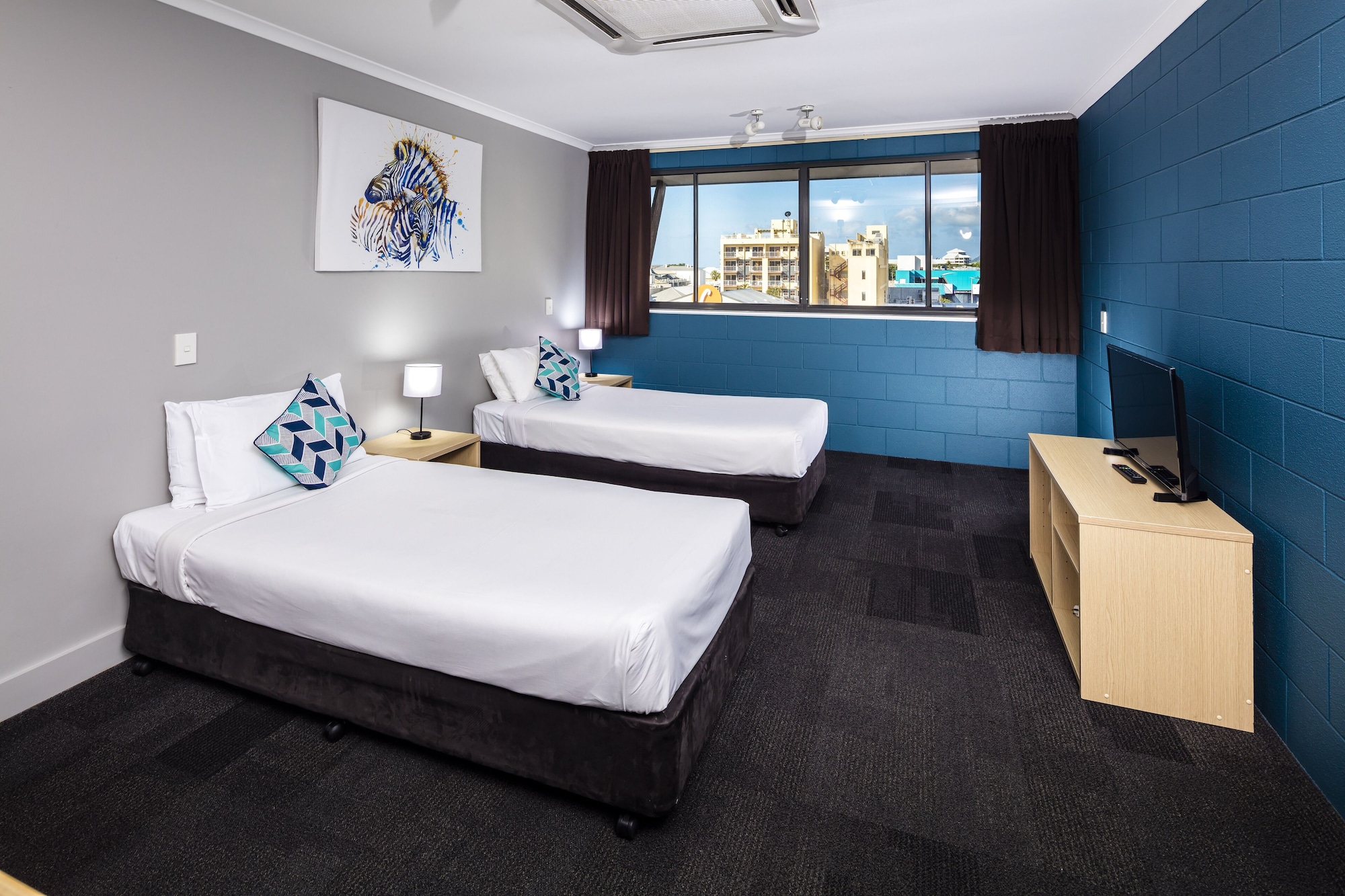 ROOM, TWIN BEDS