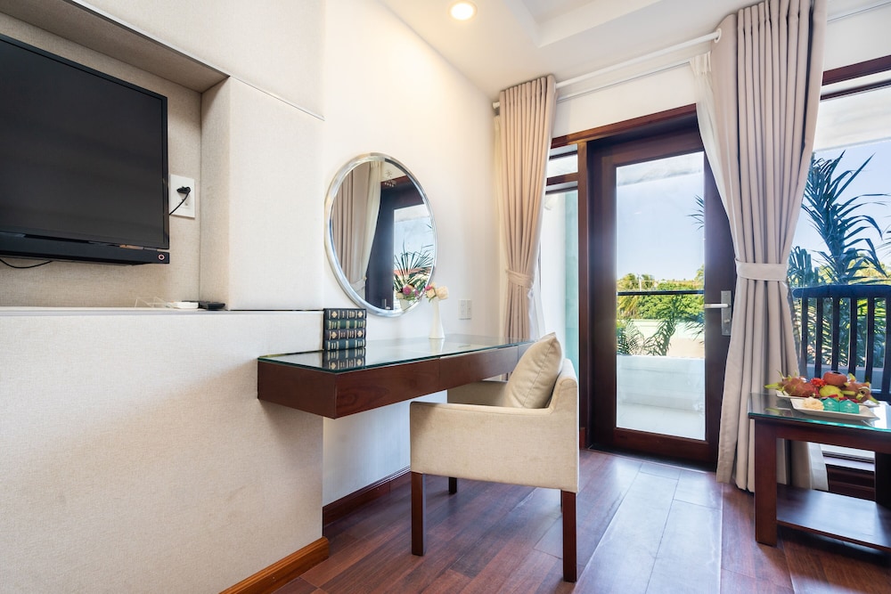 Hoang Ngoc Beach Resort 67/87