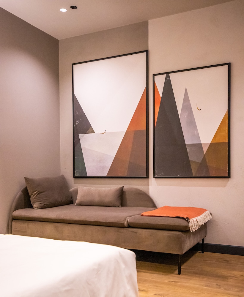 Allure Boutique Hotel 32/44