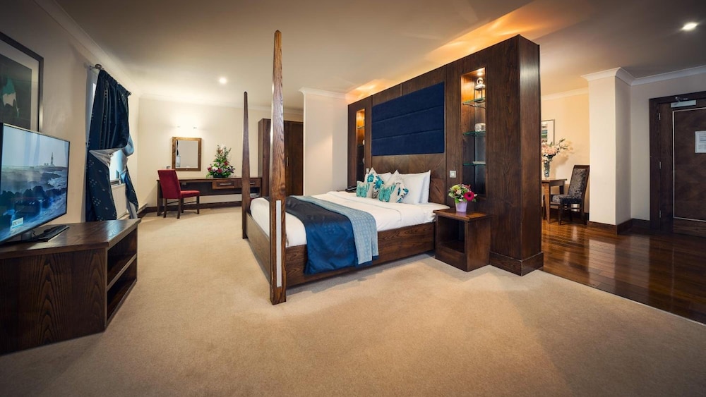 Cavan Crystal Hotel 19/57