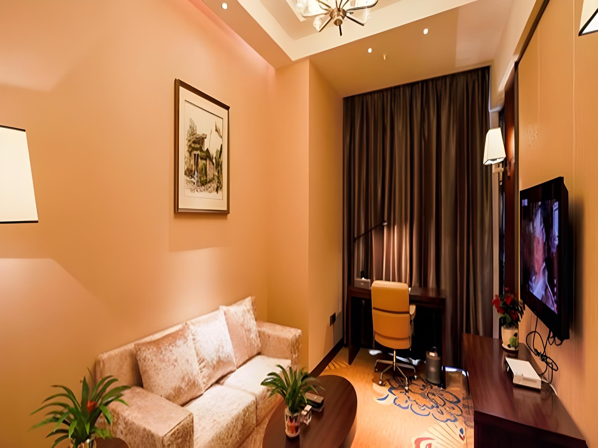 Sport Hotel (Chongqing West Railway Station) 33/39