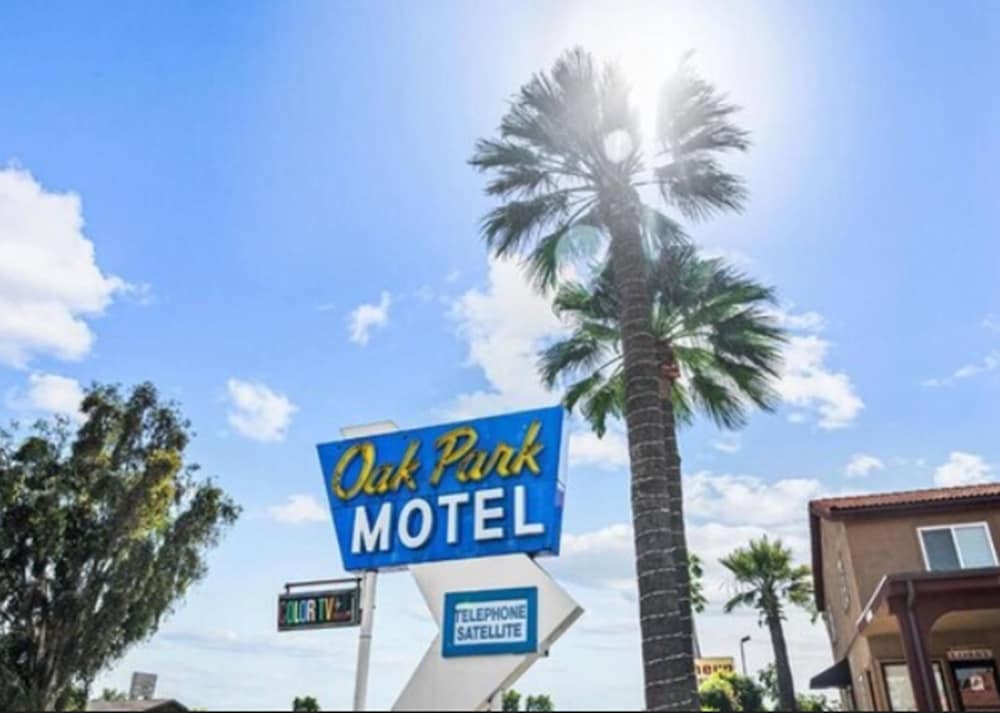 Oak Park Motel 8/28