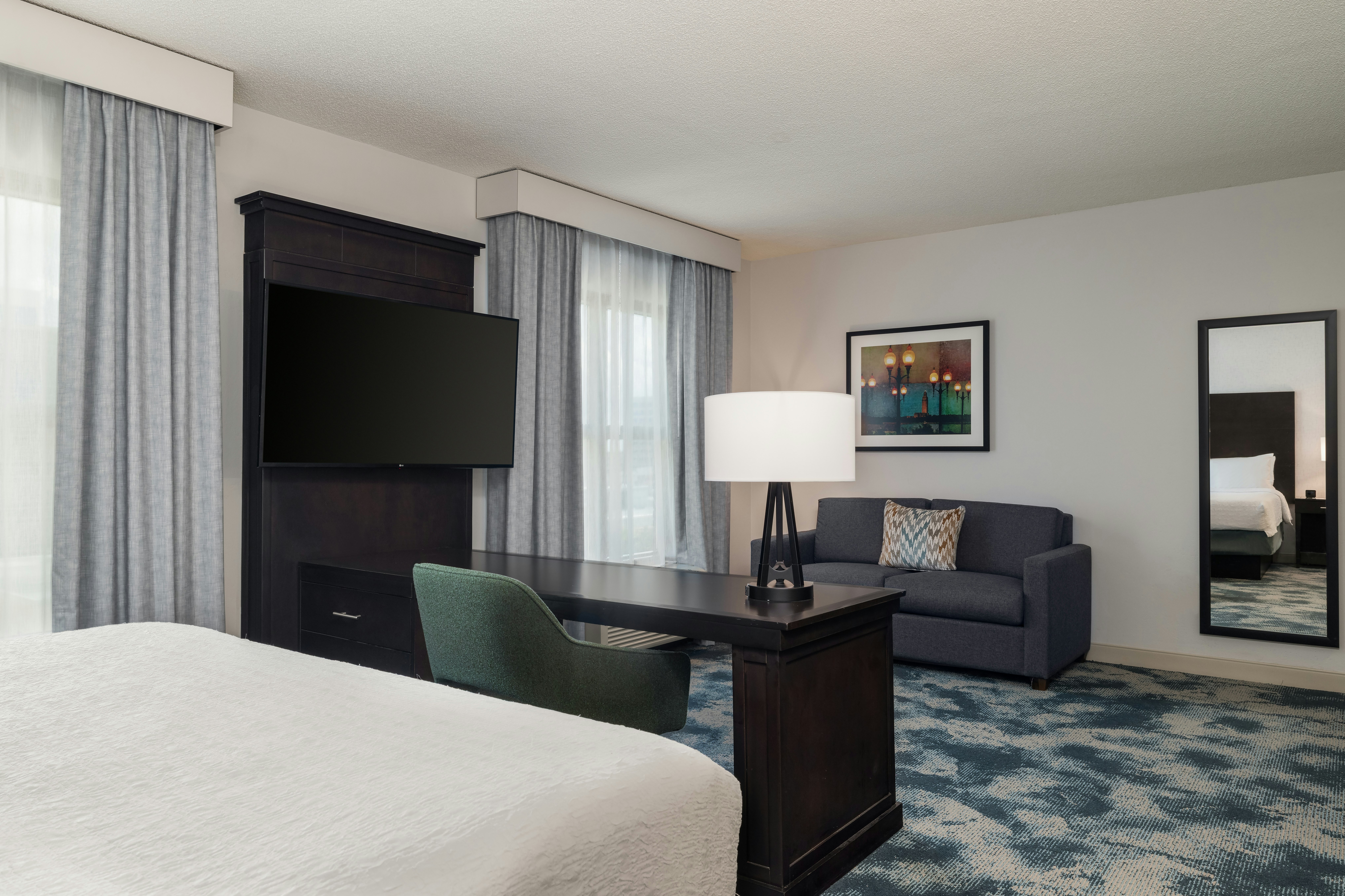 STUDIO, SUITE, KING BED