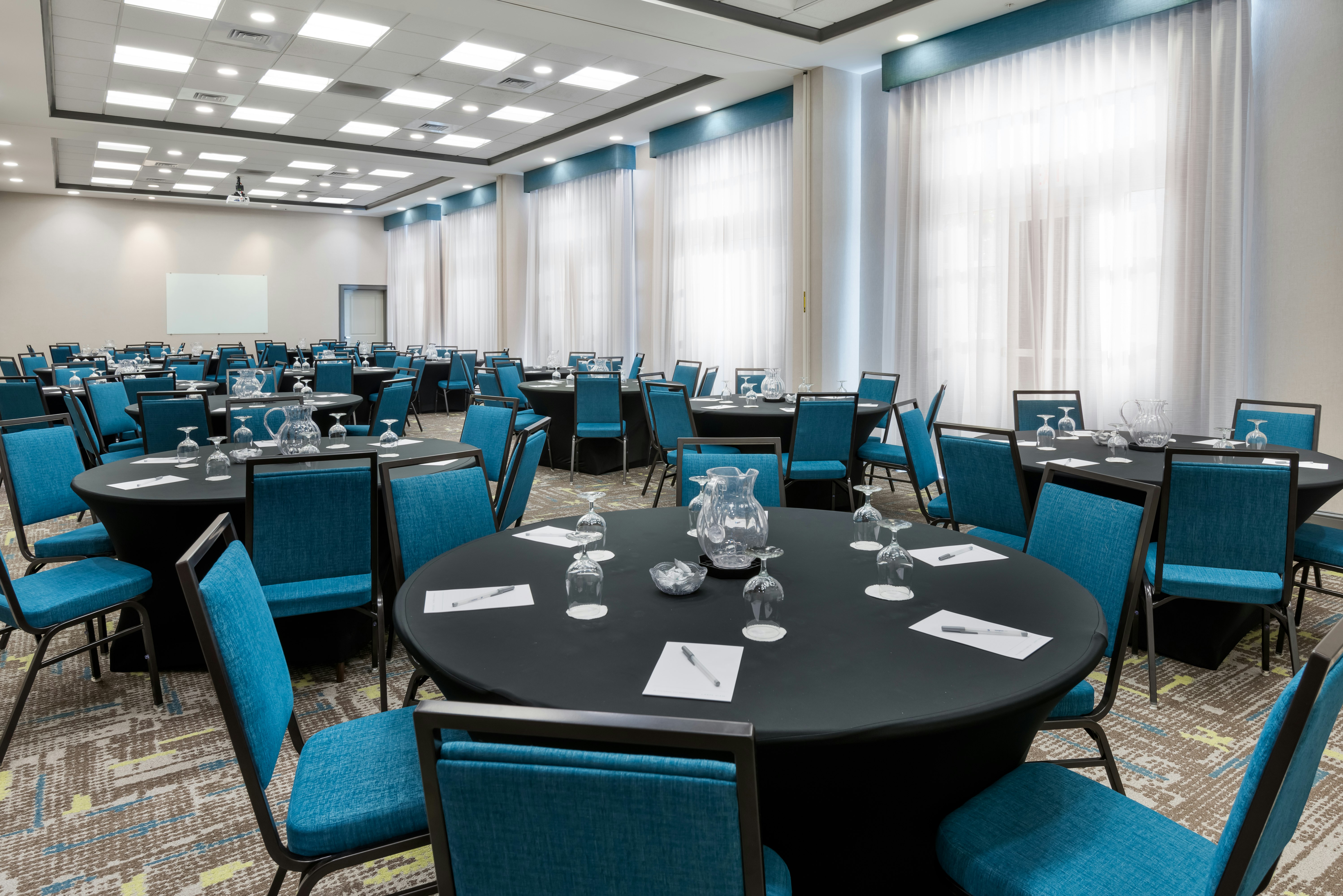 Hampton Inn & Suites Orlando Airport @ Gateway Village FL 56/58