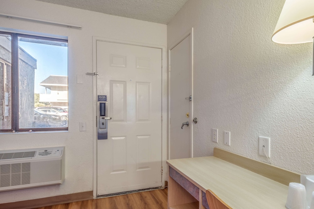 Motel6 Fairfield, CA - North 28/69