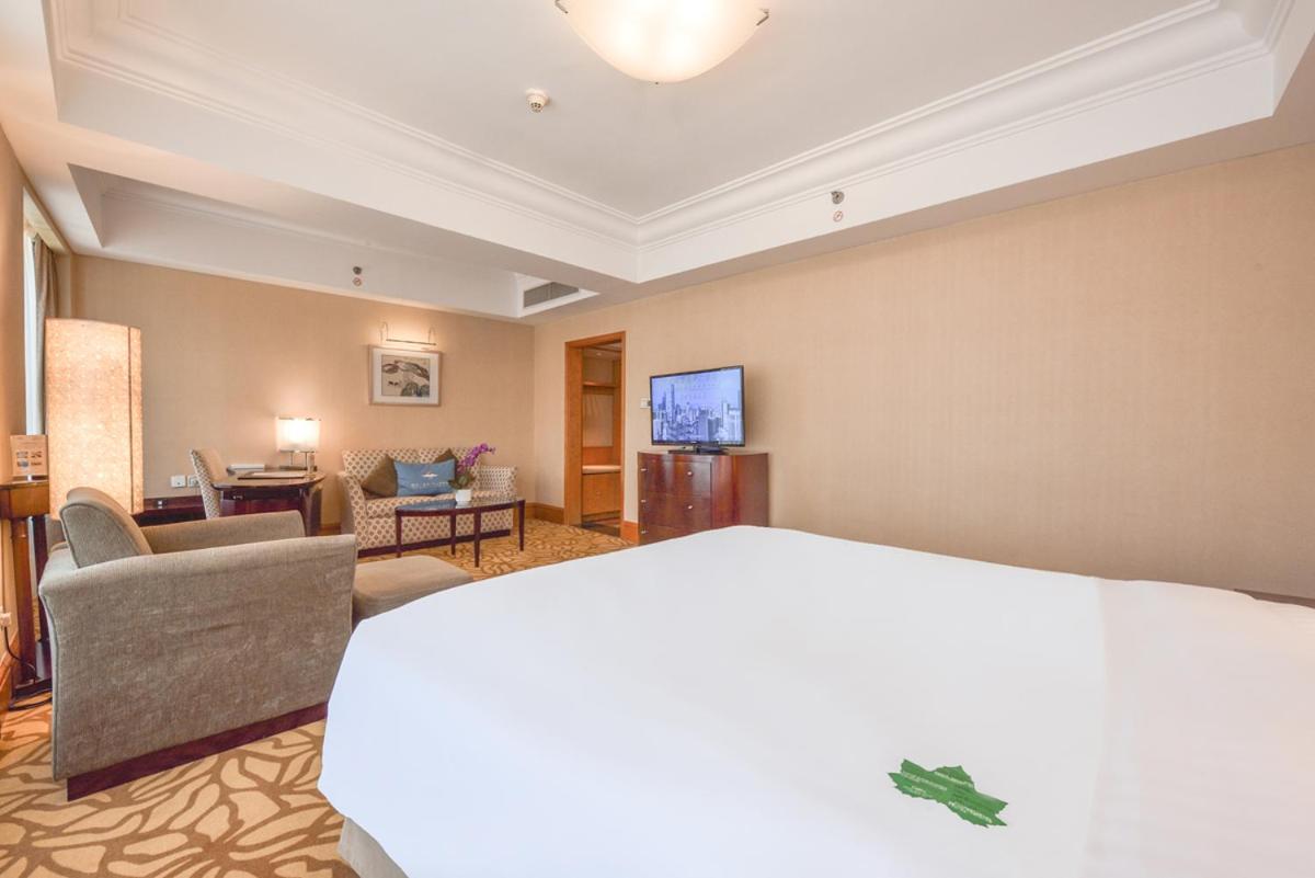 Superior, King Bed, East Wing