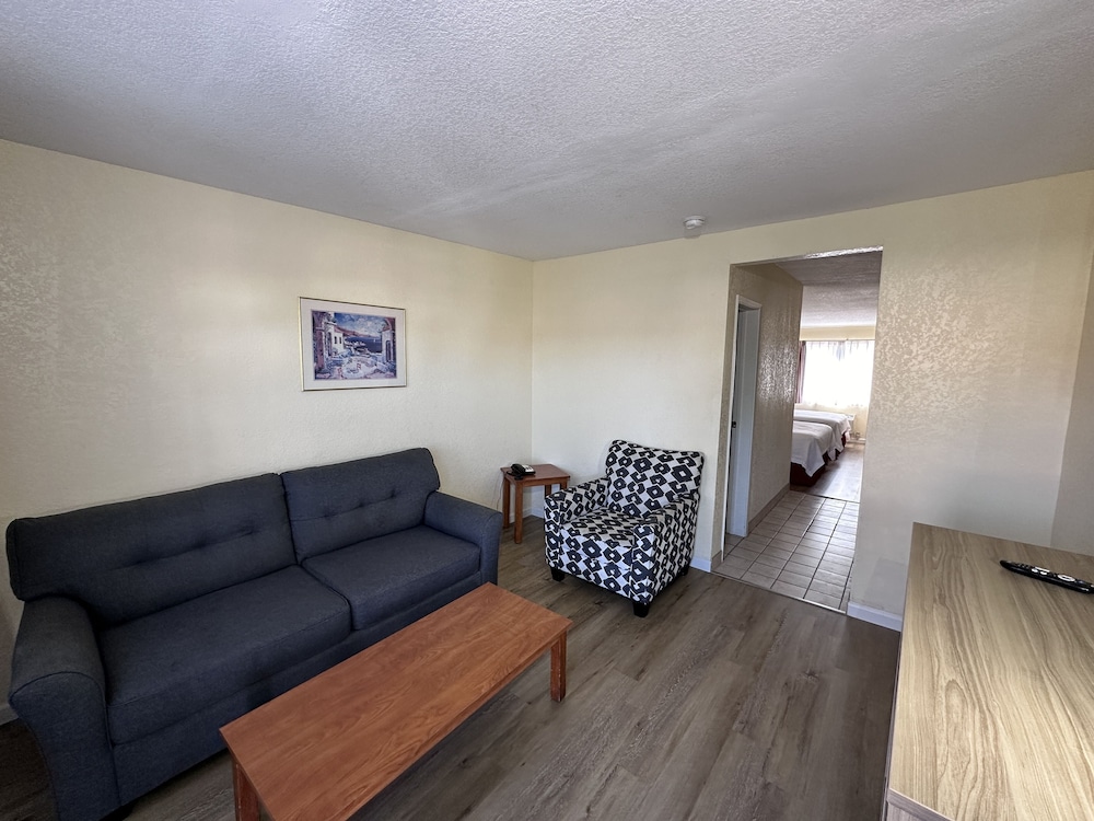 Days Inn by Wyndham San Marcos 10/17