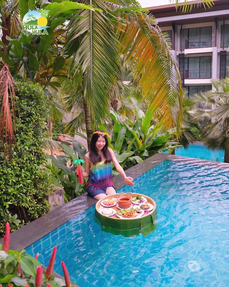 HULA HULA RESORT l truly tropical and fun wellness 81/90