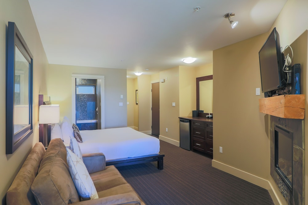 Pacific Shores Resort & Spa 8/48
