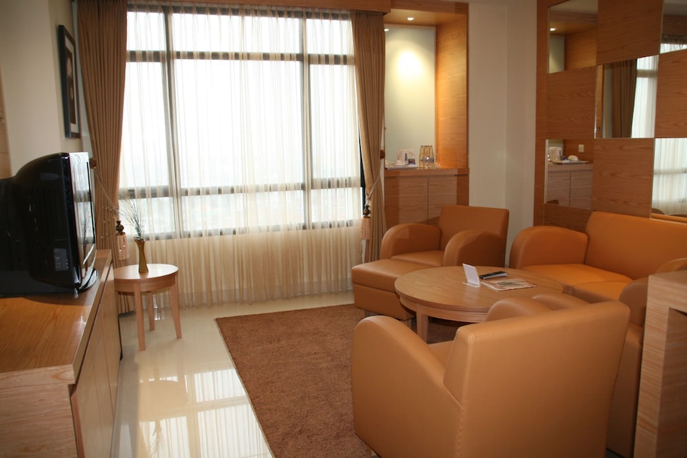 GRAND PASUNDAN CONVENTION HOTEL 52/65