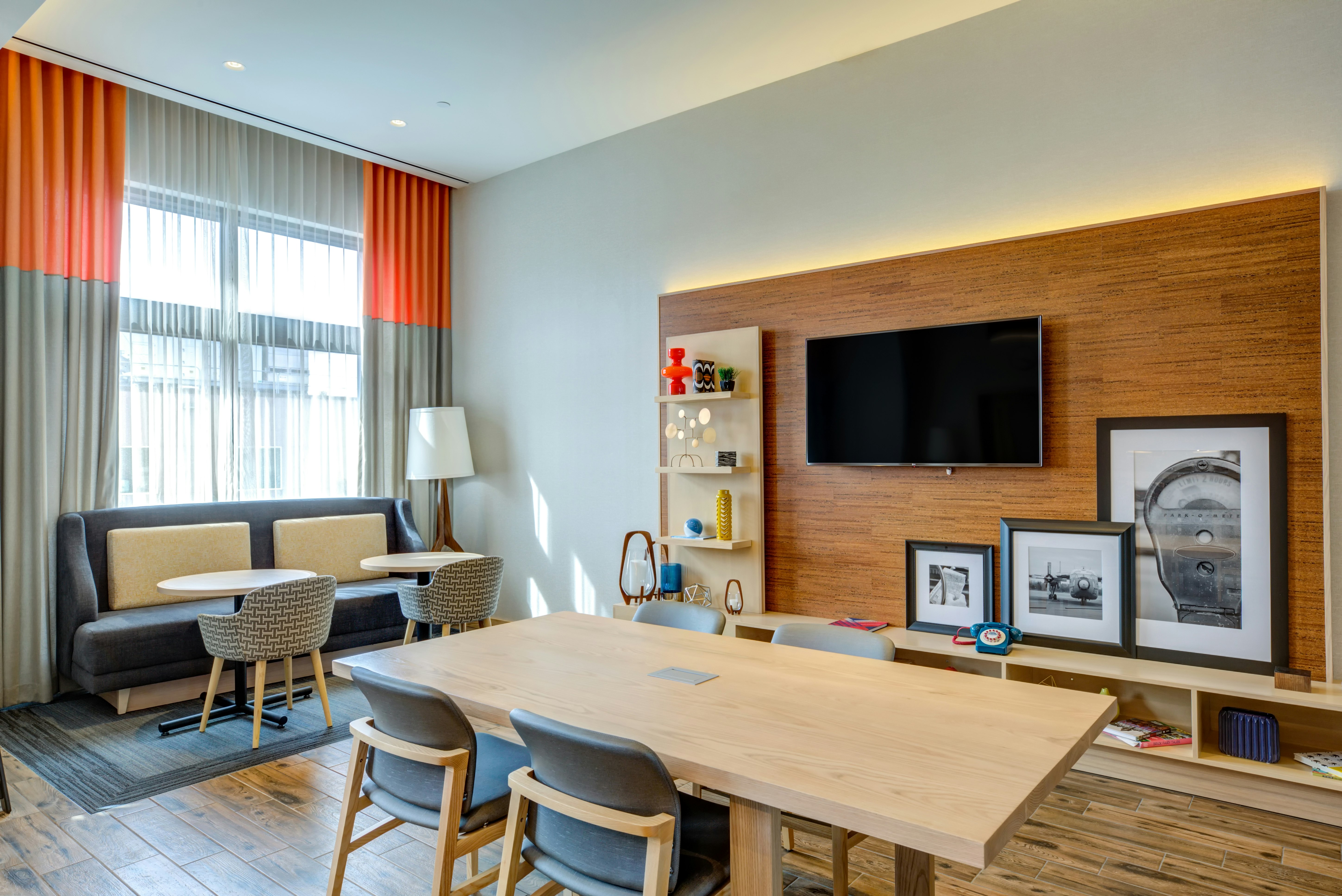 Hampton Inn & Suites Boston/Waltham 16/28
