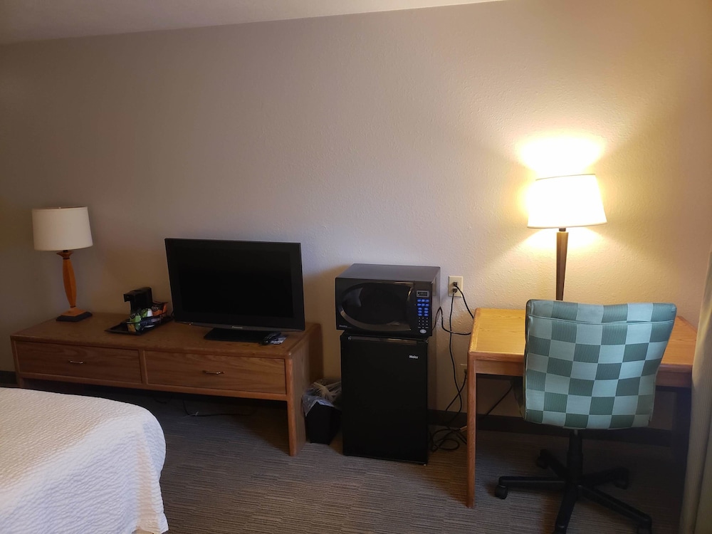 Country Inn & Suites by Radisson, Fairview Heights, IL 13/39