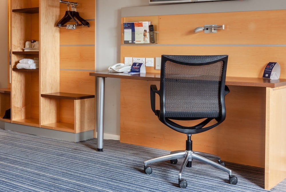Holiday Inn Express Edinburgh Royal Mile 56/77
