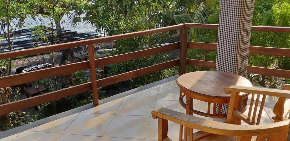 Amed Sari Beach Guesthouse 30/50