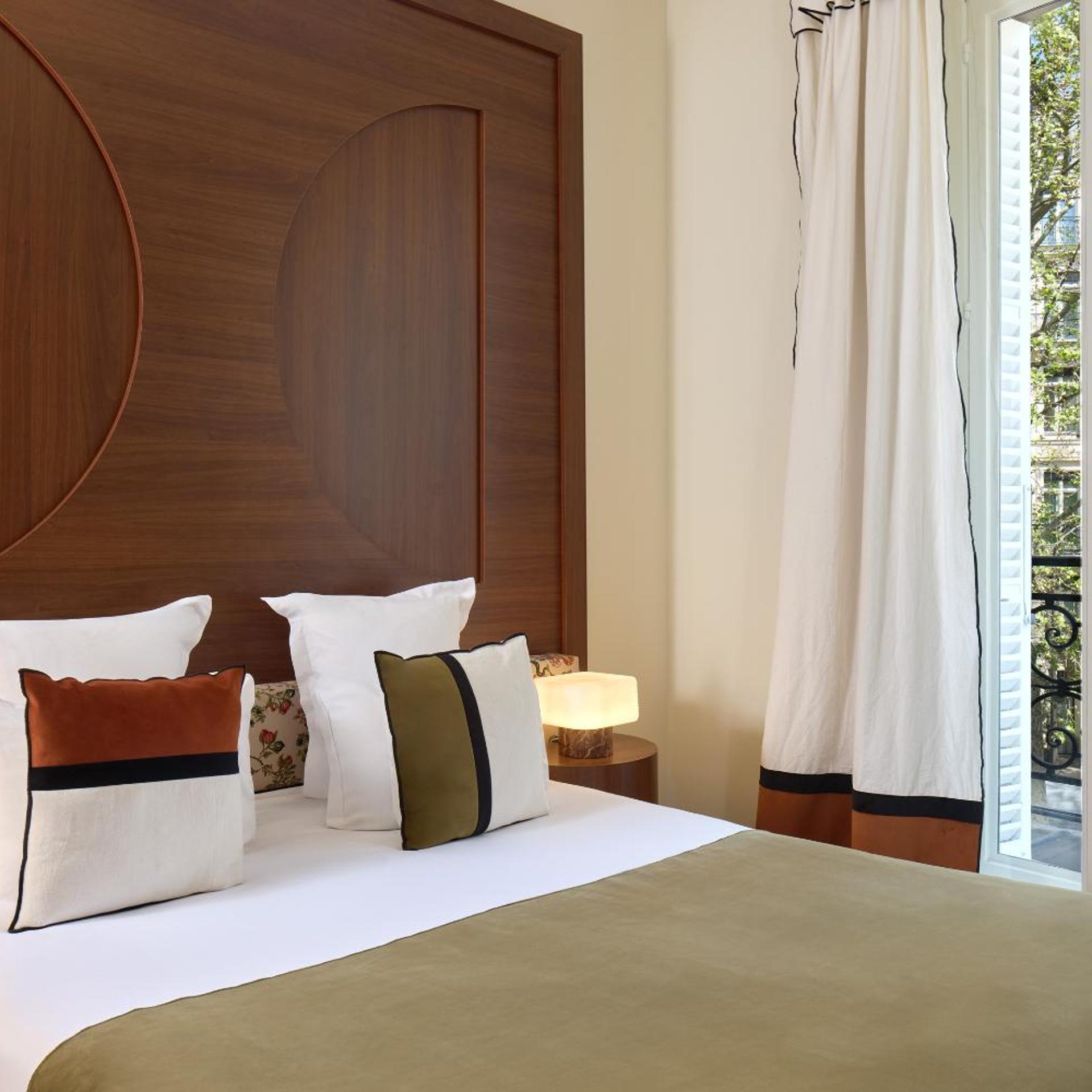 Comfort, Double Bed, City View 2/6