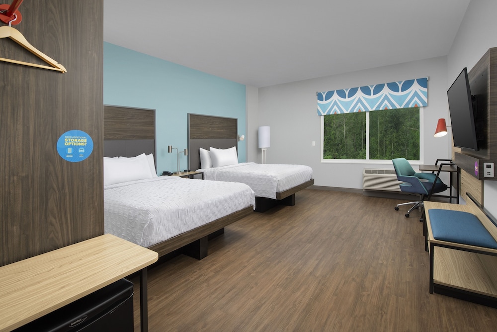Room, 2 Queen Beds, Bathtub