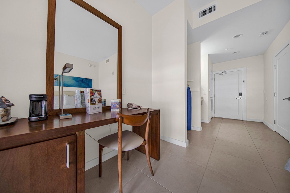 Peninsula Island Resort Spa All Suites 53/66