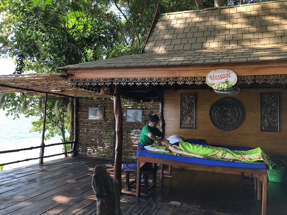 Koh Jum Ocean Beach Resort 8/50