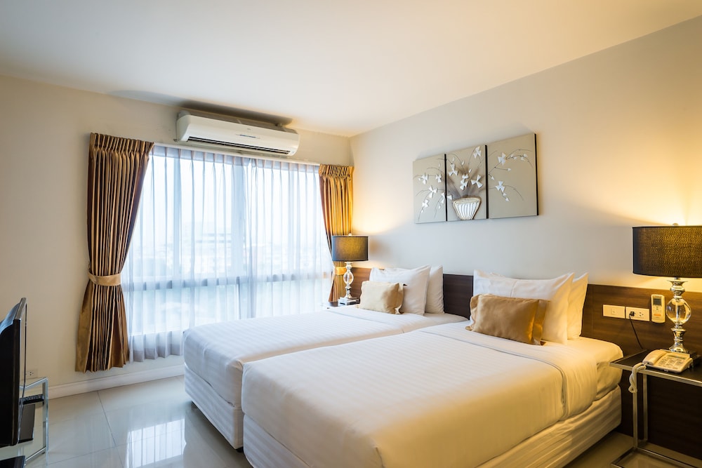 Beyond Suite Hotel 14/73