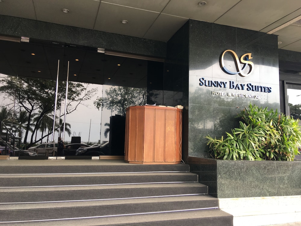 Sunny Bay Suites 6/33