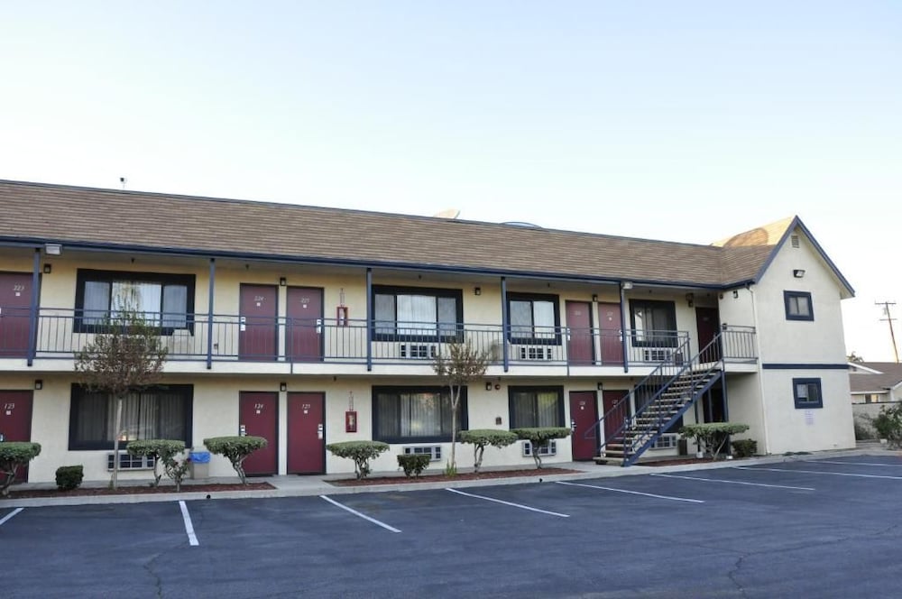 Luxury Inn 34/44