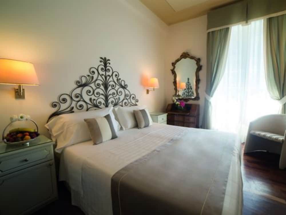 Hotel Jolanda 9/50