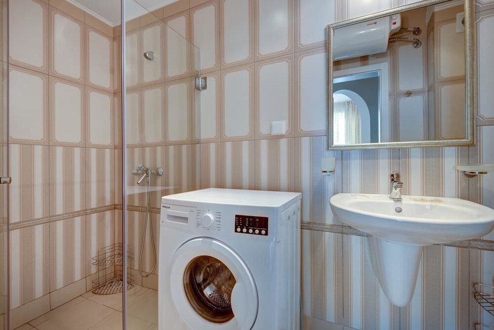 Venera and Anastasia Palace Apartments 40/75