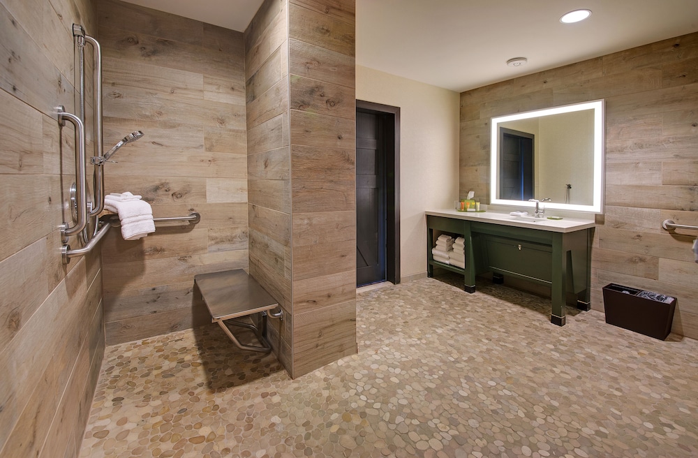 HOTEL INDIGO TRAVERSE CITY 8/78