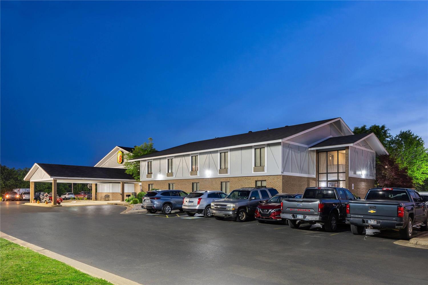 Super 8 by Wyndham Harrison AR 25/32