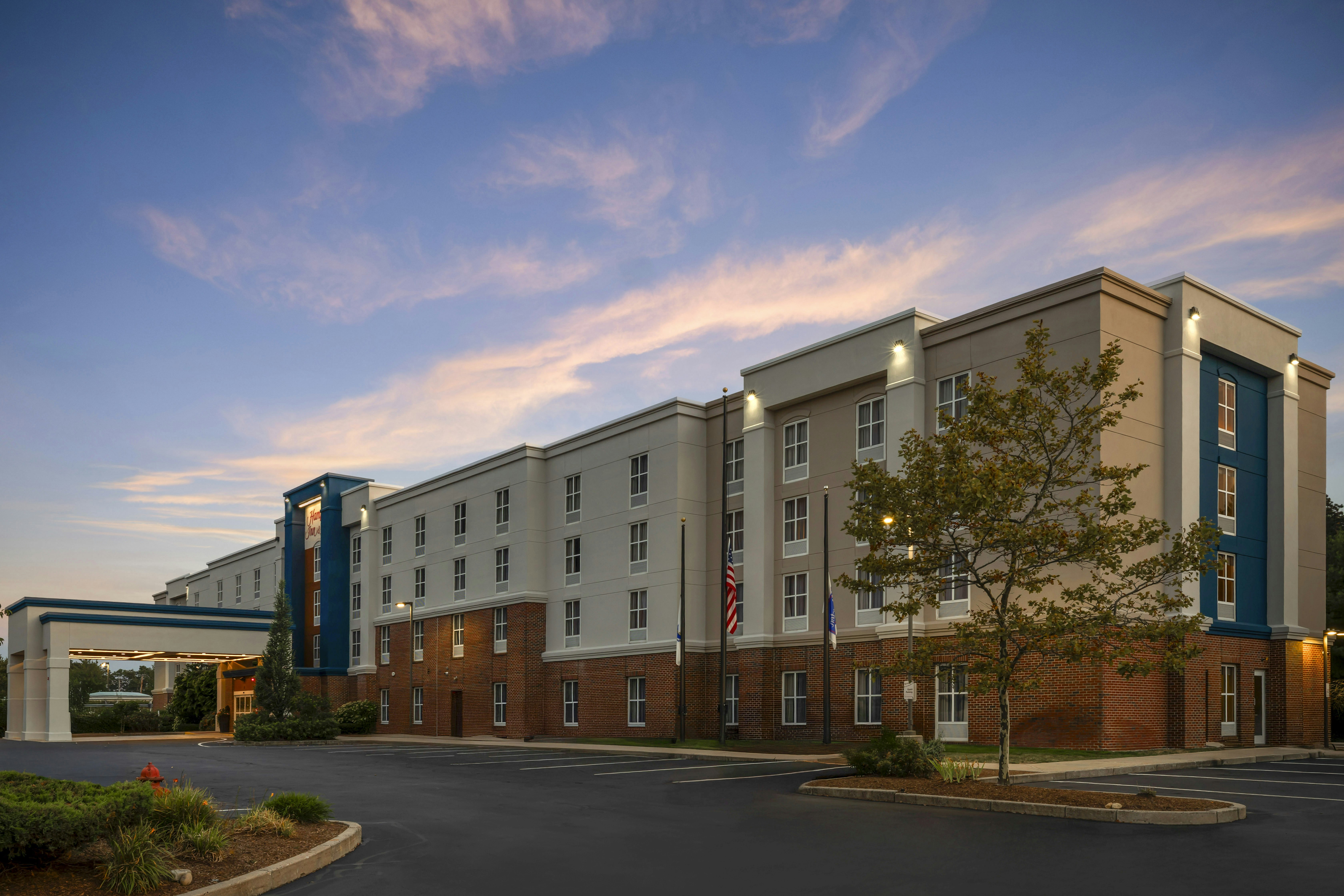 Hampton Inn & Suites Plymouth 3/25