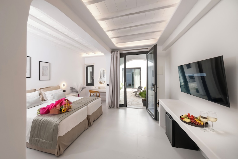 STANDARD, DOUBLE BED, INLAND VIEW