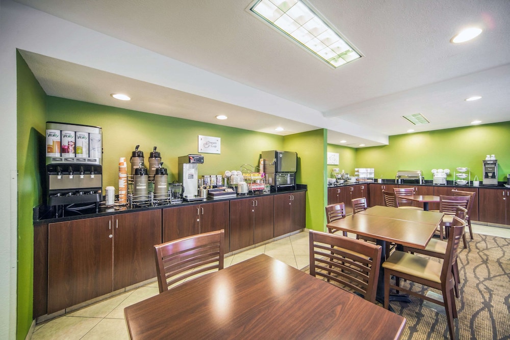 Sleep Inn & Suites Columbus, NE 36/61