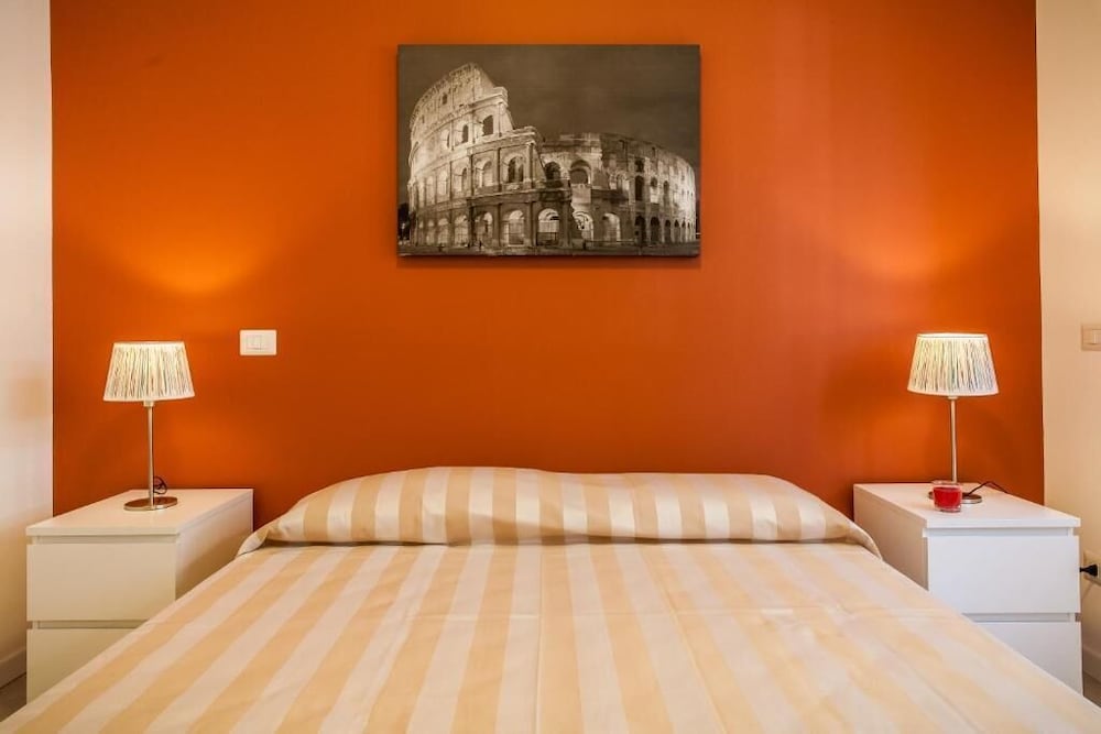 VATICAN ROOMS HOLIDAY IN ROME 12/37
